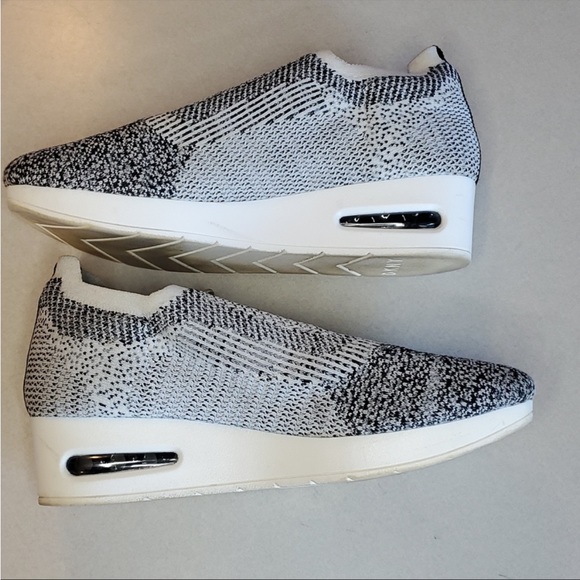 DKNY Angie Zip up Wedge Sneakers - Picture 4 of 13